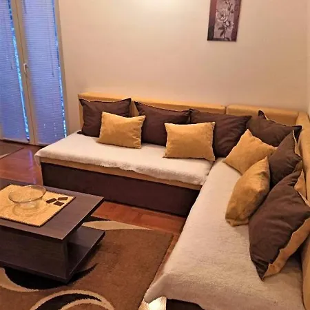 Park Apartment *